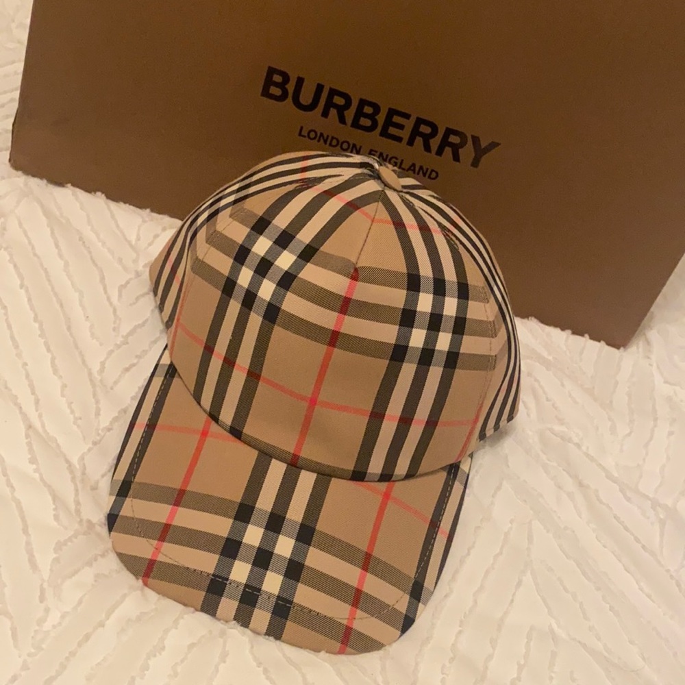 Burberry Logo Appliqué Vintage Check Cap
